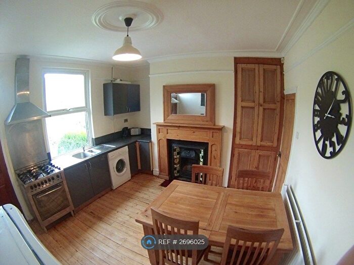 4 Bedroom Terraced House To Rent In Meanwood Road, Leeds, LS7
