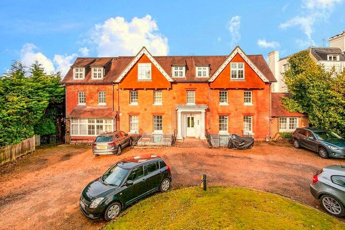 3 Bedroom Flat To Rent In Bishops Down Road, Tunbridge Wells, Kent, TN4