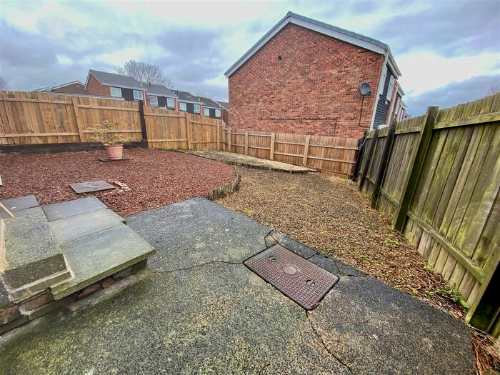 2 Bedroom Flat To Rent In Kingsway, Sunniside, Newcastle Upon Tyne, NE16