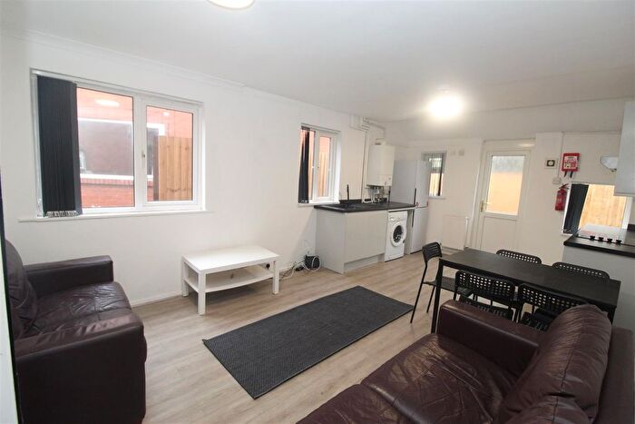 4 Bedroom Property For Sale In Wyeverne Road, Cathays, Cardiff, CF24