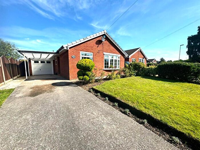 2 Bedroom Detached Bungalow For Sale In Severn Road, Oldham, OL8