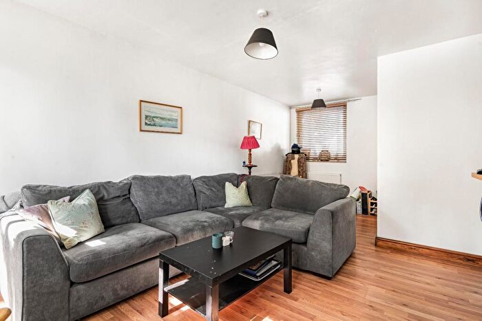 2 Bedroom Flat For Sale In Flaxman Road, London, SE5
