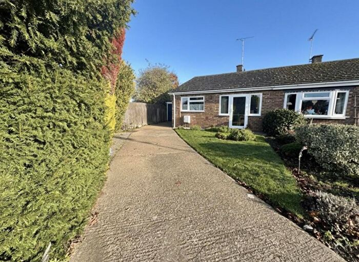 2 Bedroom Bungalow For Sale In Holly Close, Burnham-On-Crouch, CM0