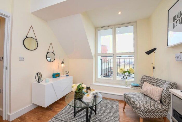 1 Bedroom Flat To Rent In Walton On Thames, Surrey, KT12