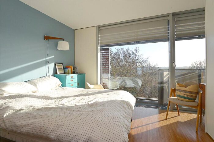 2 Bedroom Apartment To Rent In Dog Kennel Hill, East Dulwich, London, SE22