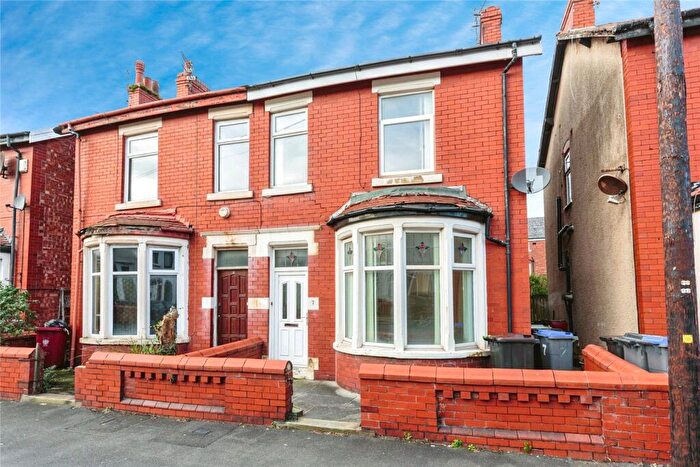 3 Bedroom Semi-Detached House For Sale In Lindsay Avenue, Blackpool, Lancashire, FY3