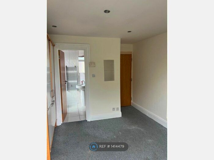 Studio To Rent In Audley Road, London, NW4