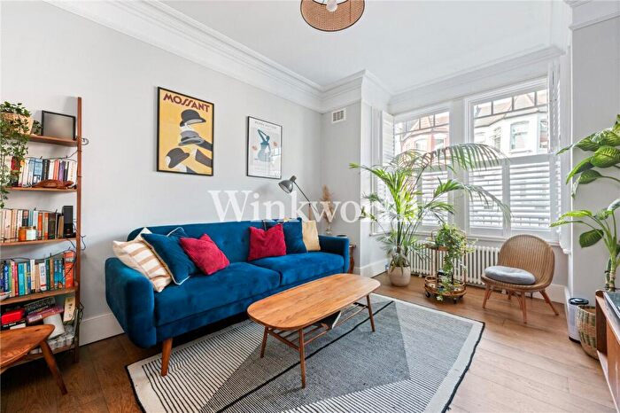 2 Bedroom Apartment For Sale In Allison Road, London, N8
