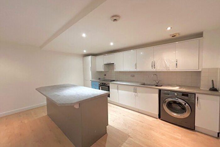 2 Bedroom Flat To Rent In Victoria Road, Romford, RM1