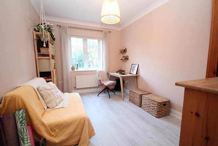 2 Bedroom Apartment For Sale In Warren Road, Alum Chine, BH4