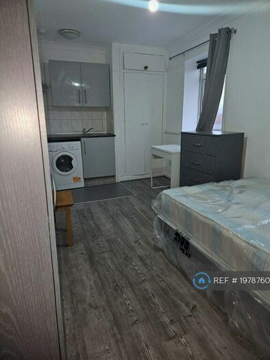 Studio To Rent In West India Dock Road, London, E14