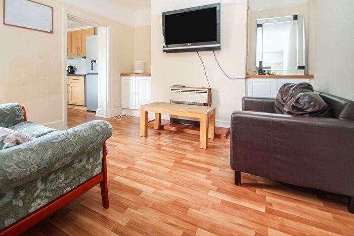 3 Bedroom Terraced House To Rent In Victoria Road, Bournemouth, BH1