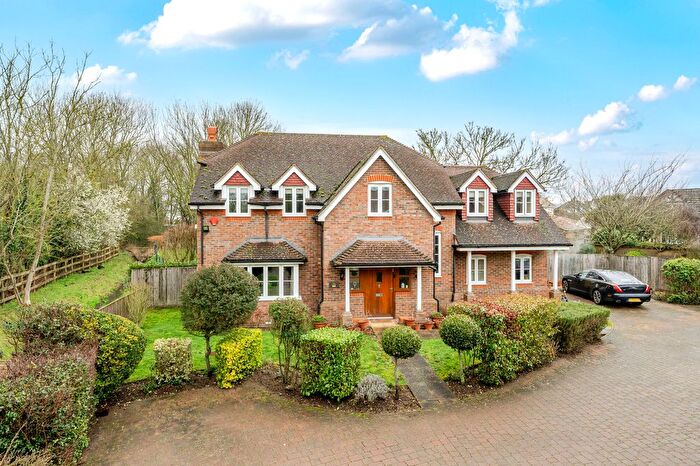 5 Bedroom Detached House For Sale In Richings Place, Iver, SL0