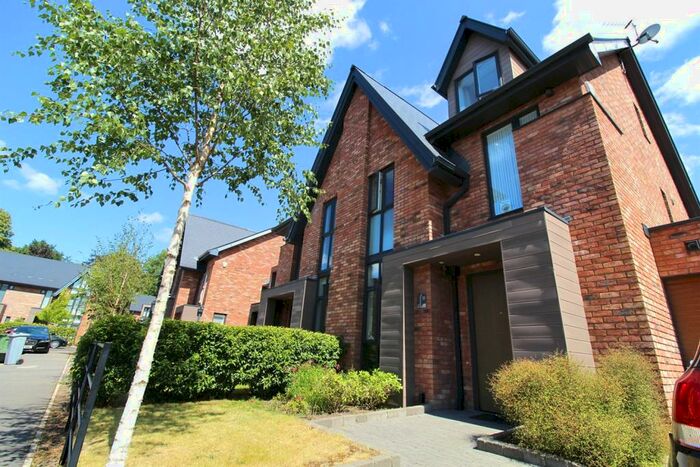 4 Bedroom Semi-Detached House To Rent In Park House Drive, Sale, M33