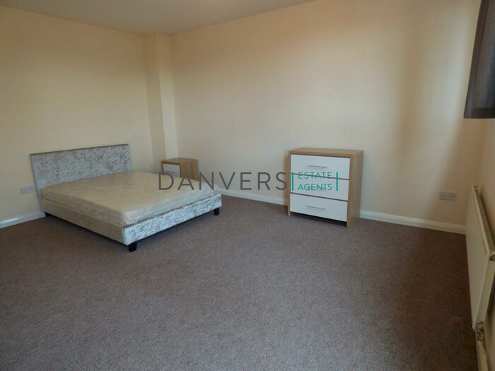 3 Bedroom Apartment To Rent In Western Boulevard, LE2