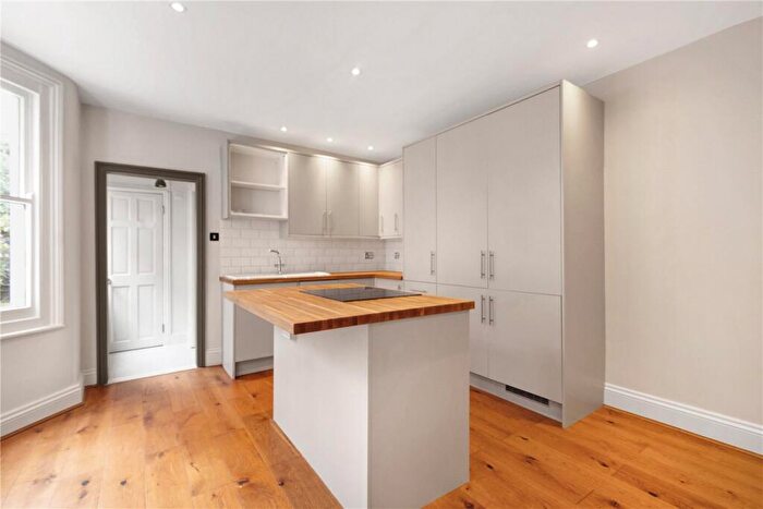 2 Bedroom Apartment For Sale In Whorlton Road, Peckham Rye, London, SE15