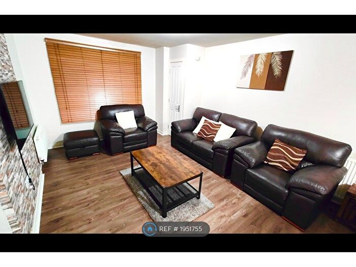 2 Bedroom Flat To Rent In Springfield Gardens, Glasgow, G31
