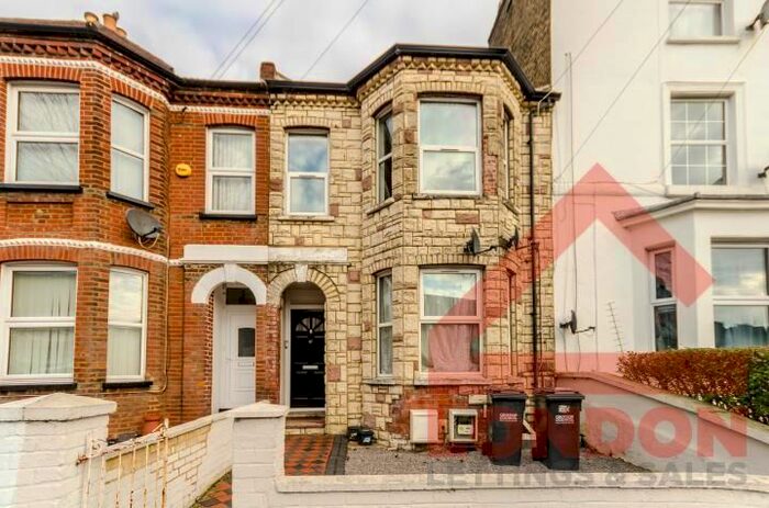 3 Bedroom Maisonette To Rent In St. Mary's Road, London, SE25