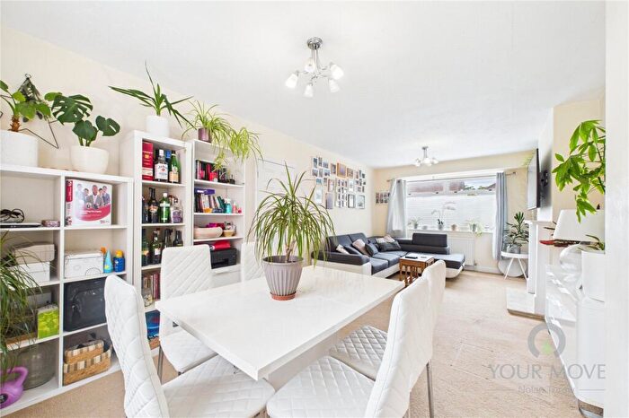 3 Bedroom Semi-Detached House For Sale In Fullingdale Road, The Headlands, Northampton, Northamptonshire, NN3