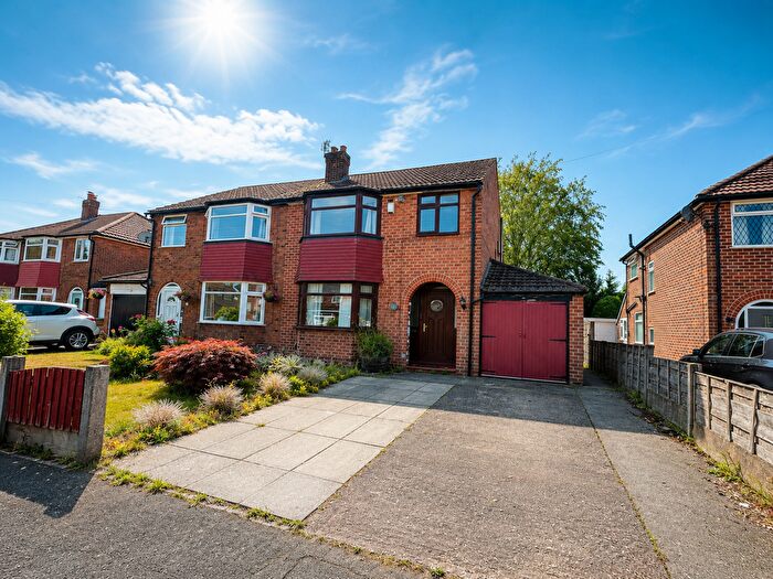 3 Bedroom Semi-detached House For Sale In Pine Grove, Sale, M33