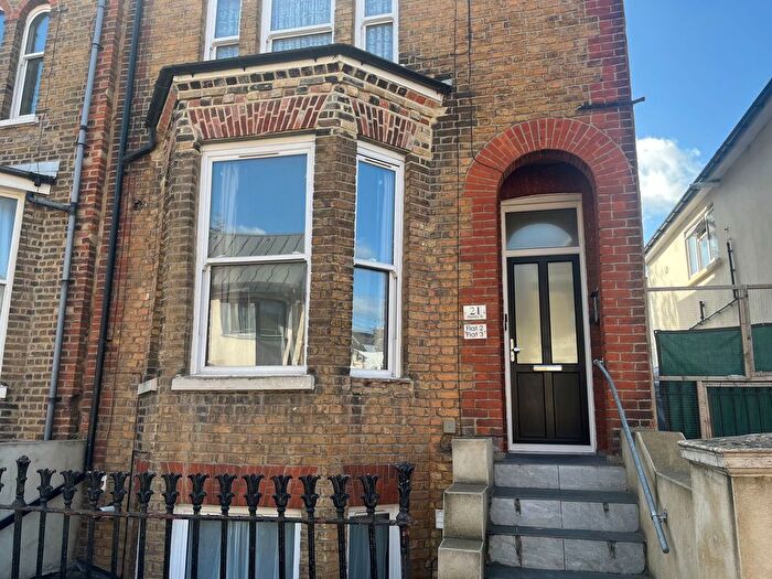 2 Bedroom Flat To Rent In Darnley Street, Gravesend, DA11