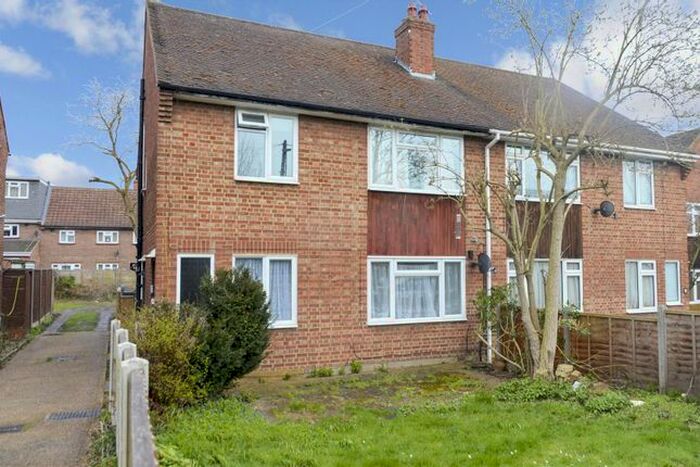 2 Bedroom Maisonette To Rent In Brambles Close, Isleworth, TW7