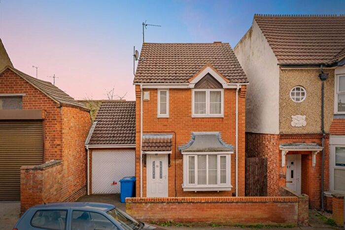 3 Bedroom Detached House For Sale In Argyll Street, Kettering, NN15