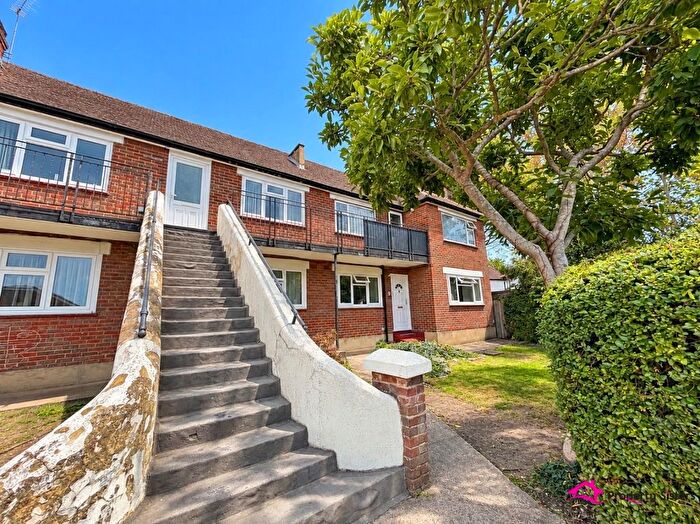 2 Bedroom Flat To Rent In Glebe Road, Stanmore, HA7