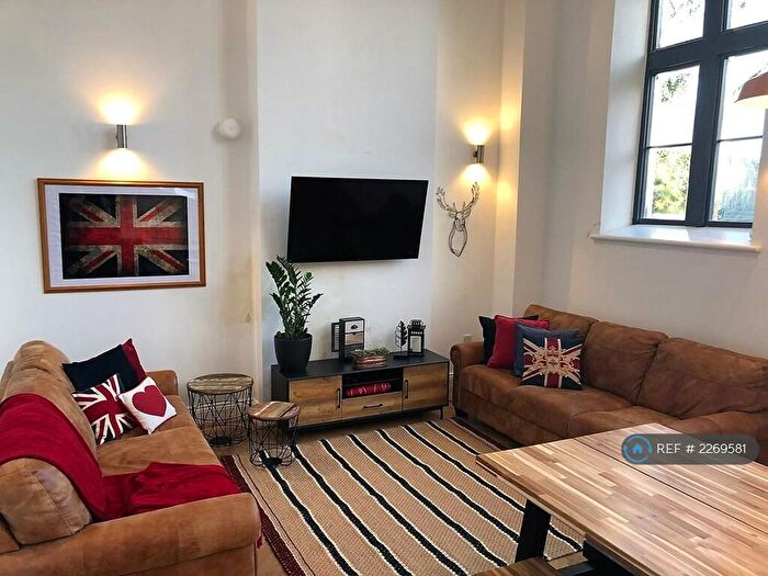 7 Bedroom Semi-Detached House To Rent In Crookesmoor Road, Sheffield, S6