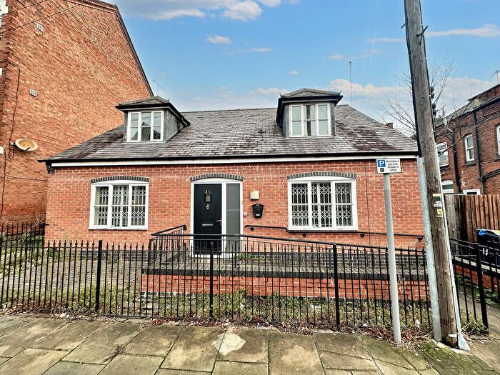 4 Bedroom Detached House For Sale In Westleigh Road, Leicester, LE3