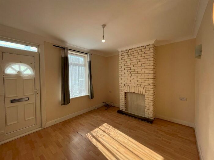 3 Bedroom Terraced House To Rent In Bedford Road, Grays, RM17
