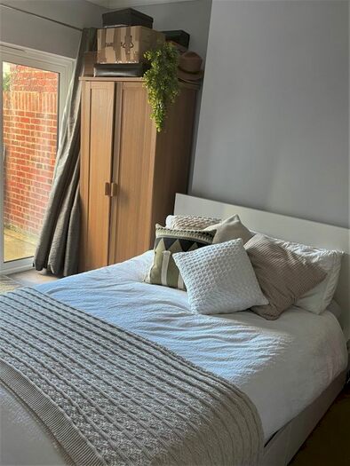 1 Bedroom Flat To Rent In Palmerston Road, London, SW19