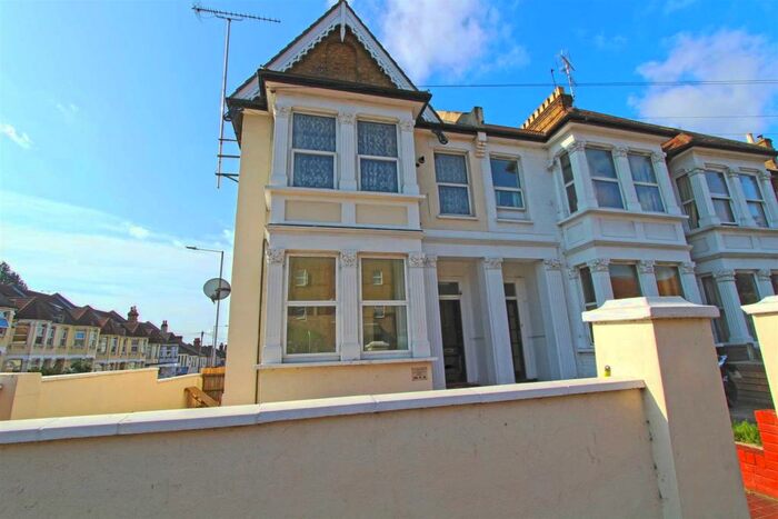 1 Bedroom Flat To Rent In York Road, Southend On Sea, SS1
