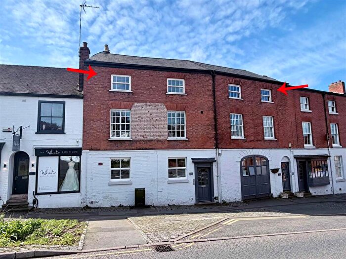 2 Bedroom Flat For Sale In West Rock, Warwick, CV34