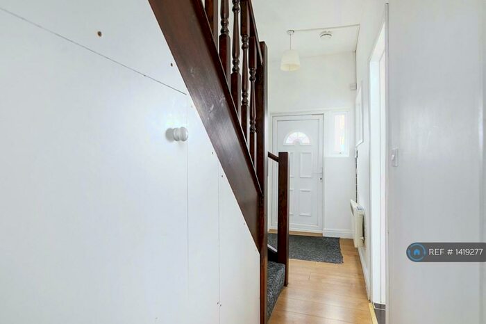 1 Bedroom Flat To Rent In Hazel Mews, London, N22