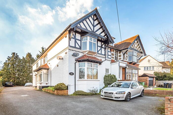 1 Bedroom Flat For Sale In Woking, Surrey, GU22