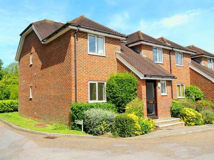 1 Bedroom Flat To Rent In Heath Road Haywards Heath, RH16