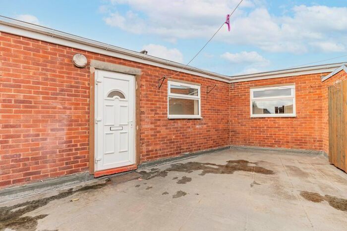 2 Bedroom Flat To Rent In Abbey Road, Gornal Wood, Dudley, DY3