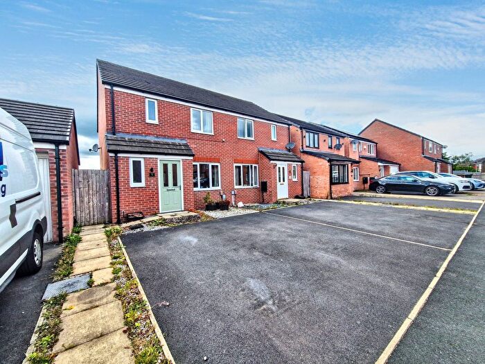 3 Bedroom Semi-Detached House To Rent In Kilmarnock Grove, Heywood, OL10