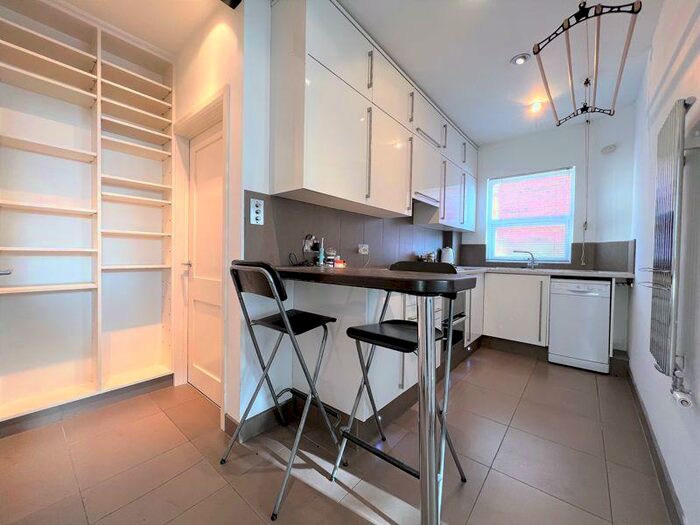 1 Bedroom Flat To Rent In Walking Distance Of Town Centre, High Wycombe, HP12