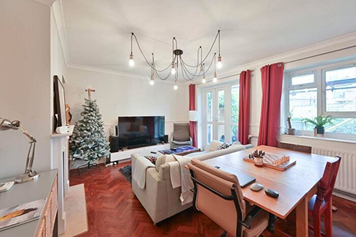 3 Bedroom Maisonette To Rent In Lavender Sweep, Clapham Junction, Clapham Junction, London, SW11