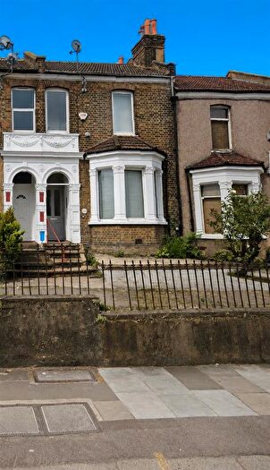 Studio To Rent In Plumstead High Street, London, SE18