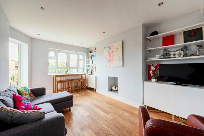 2 Bedroom Flat To Rent In Horne Way, West Putney, London, SW15