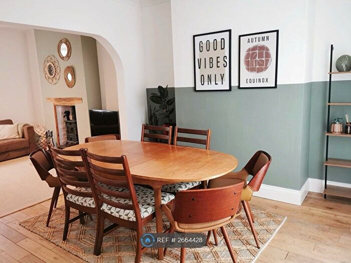 4 Bedroom End Of Terrace House To Rent In Clark Street, Scarborough, YO12