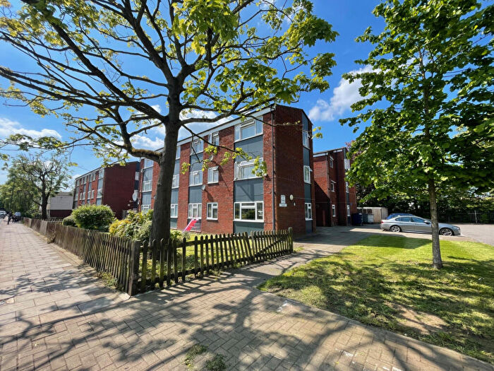 2 Bedroom Flat To Rent In Stuart Avenue, Harrow, HA2