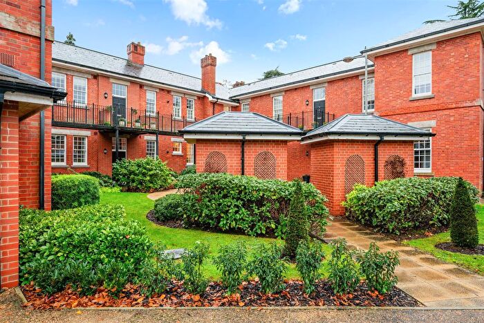 2 Bedroom Flat For Sale In Glanville Way, Epsom, KT19