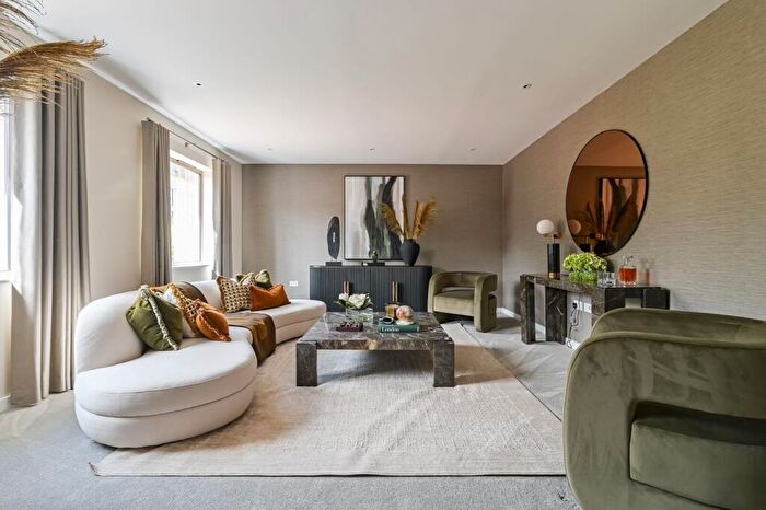 4 Bedroom House For Sale In Trent Park, Enfield, EN4