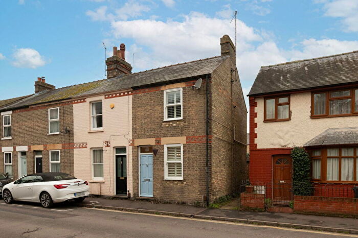 2 Bedroom End Of Terrace House For Sale In Hobart Road, Cambridge, CB1