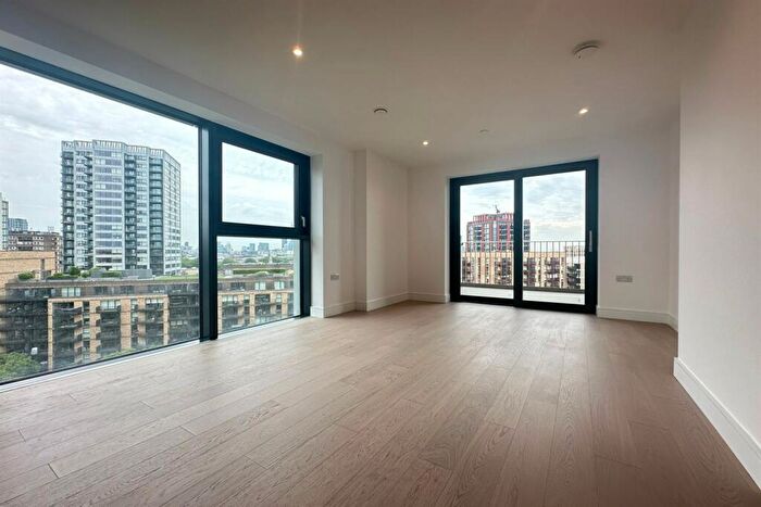 2 Bedroom Apartment To Rent In Hawksbury Heights, Hewson Way, Elephant & Castle, London, SE17