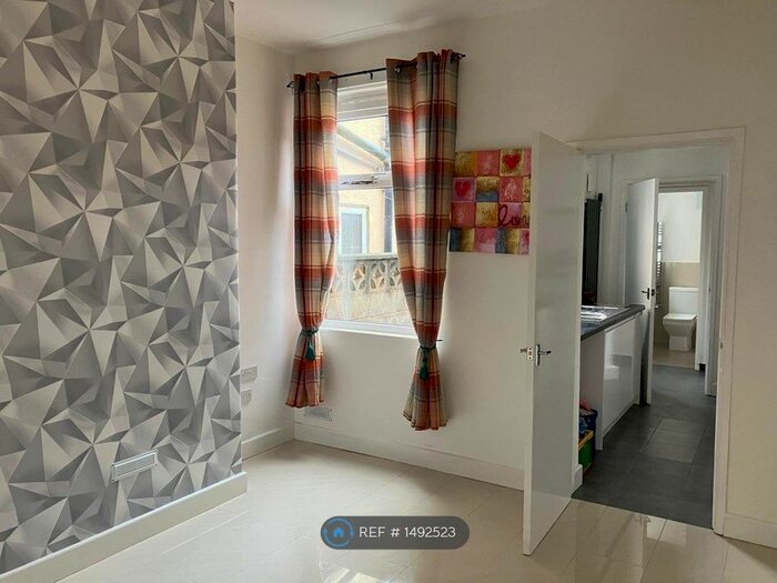 2 Bedroom Terraced House To Rent In Cromer Street, Newcastle-Under-Lyme, ST5